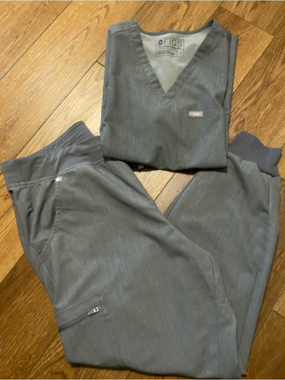FIGS Charcoal Gray SET V-Neck Top Sz M & Jogger Pants Sz L Technical